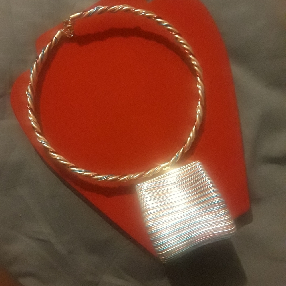 Choker with charm Earrings